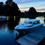 Camping Luxury Waterfront Retreat I Private Sauna & Hot Tub