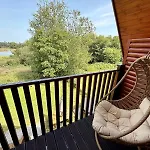 Luxury Waterfront Retreat I Private Sauna & Hot Tub