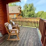 Luxury Waterfront Retreat I Private Sauna & Hot Tub Camping *