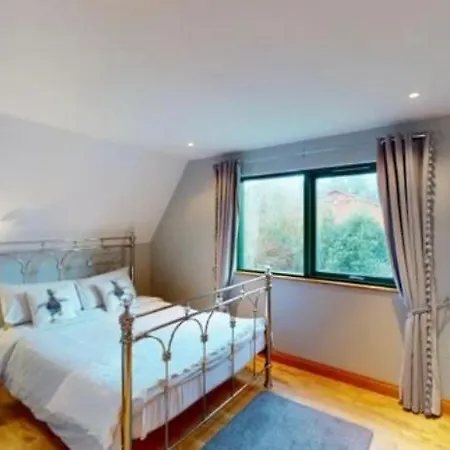 Luxury Waterfront Retreat I Private Hot Tub & Sauna I View Belturbet