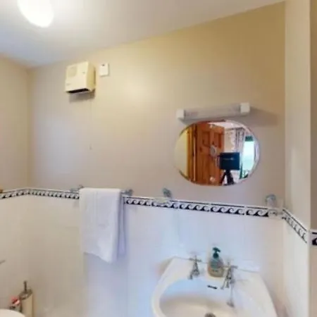 Luxury Waterfront Retreat I Private Hot Tub & Sauna I View Belturbet