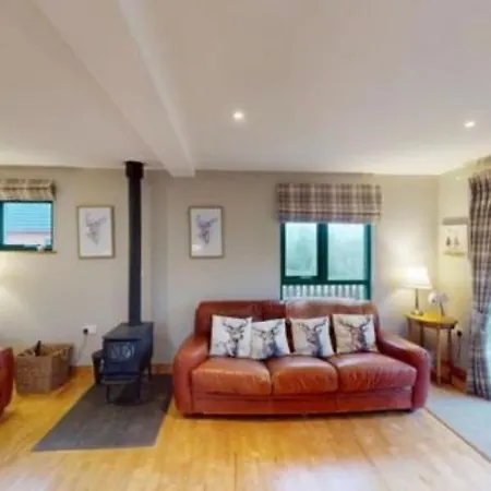 Luxury Waterfront Retreat I Private Sauna & Hot Tub *