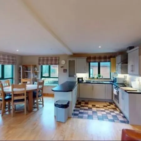 Campsite Luxury Waterfront Retreat I Private Hot Tub & Sauna I View *