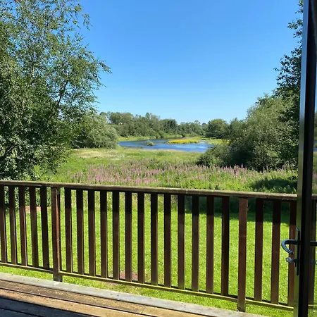 Luxury Waterfront Retreat I Private Hot Tub & Sauna I View * Belturbet