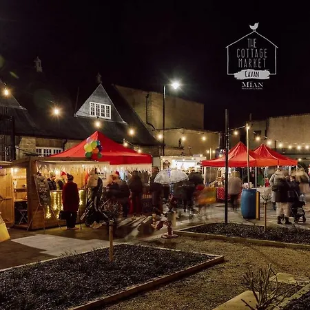 Luxury Waterfront Retreat I Private Sauna & Hot Tub * 贝尔特比特