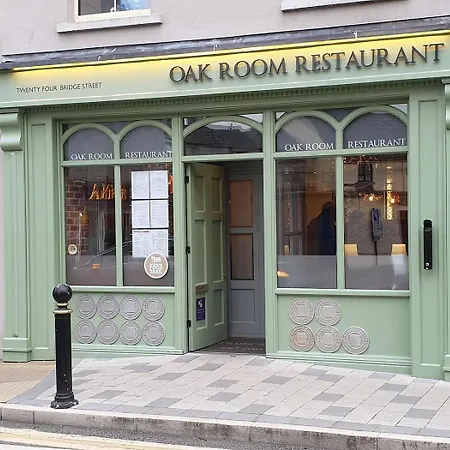 Kemping Luxury Waterfront Retreat I Private Sauna & Hot Tub