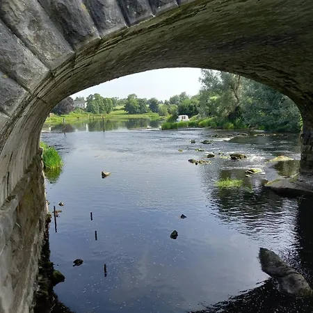 Luxury Waterfront Retreat I Private Sauna & Hot Tub 营地 *