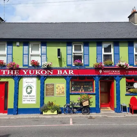 Kemping Luxury Waterfront Retreat I Private Sauna & Hot Tub