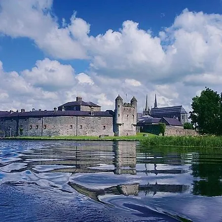 营地 Luxury Waterfront Retreat I Private Sauna & Hot Tub *