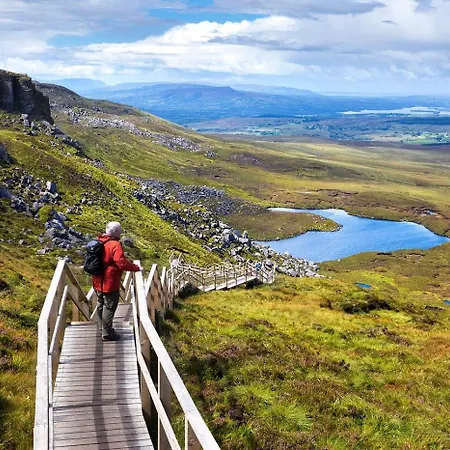 Luxury Waterfront Retreat I Private Sauna & Hot Tub 营地 *