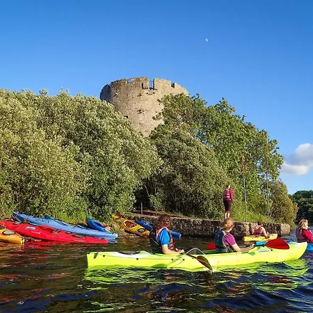 Luxury Waterfront Retreat I Private Sauna & Hot Tub 营地