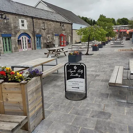 Luxury Waterfront Retreat I Private Sauna & Hot Tub