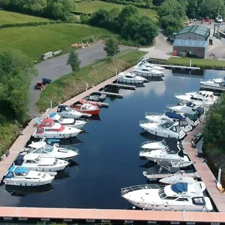 Luxury Waterfront Retreat I Private Hot Tub & Sauna I View Belturbet