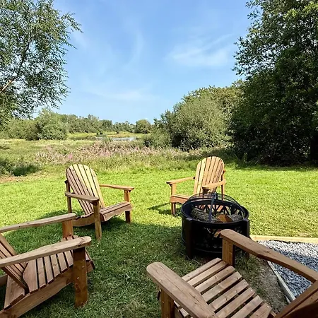 Luxury Waterfront Retreat I Private Hot Tub & Sauna I View Belturbet