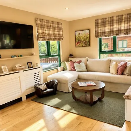 Luxury Waterfront Retreat I Private Hot Tub & Sauna I View * Belturbet
