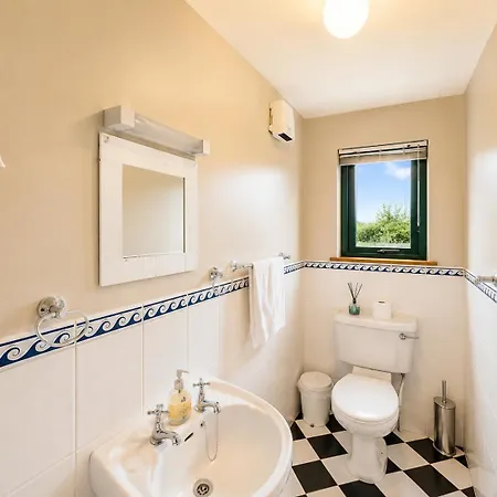 Campeggio Luxury Waterfront Retreat I Private Hot Tub & Sauna I View Belturbet