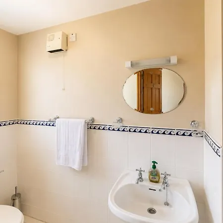 Luxury Waterfront Retreat I Private Hot Tub & Sauna I View Campeggio Belturbet