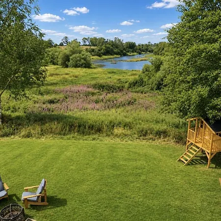 Campeggio Luxury Waterfront Retreat I Private Hot Tub & Sauna I View Belturbet