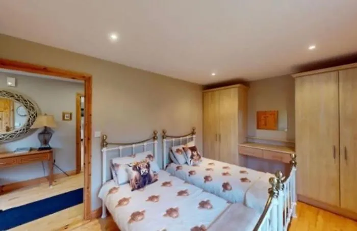 Luxury Waterfront Retreat I Private Sauna & Hot Tub Kemping