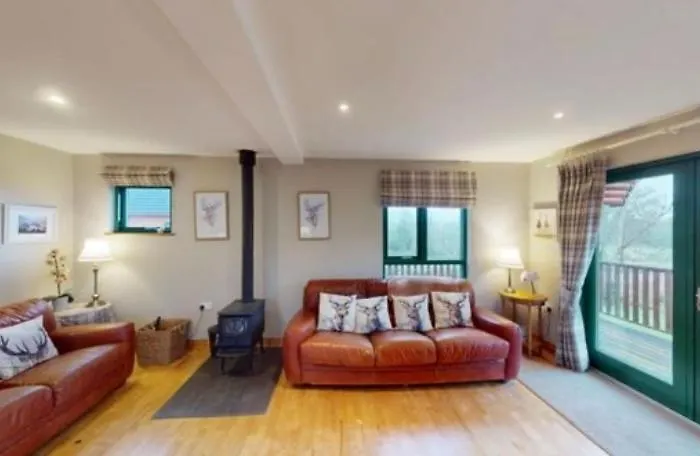 Luxury Waterfront Retreat I Private Sauna & Hot Tub *