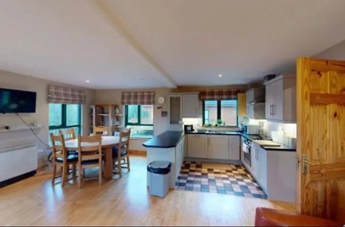 Kemping Luxury Waterfront Retreat I Private Sauna & Hot Tub *