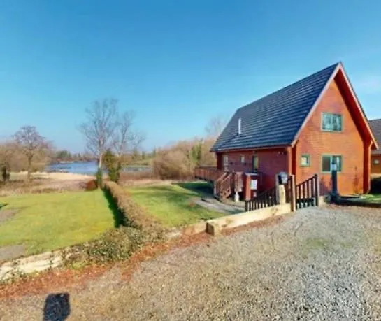 Luxury Waterfront Retreat I Private Sauna & Hot Tub Kemping Belturbet