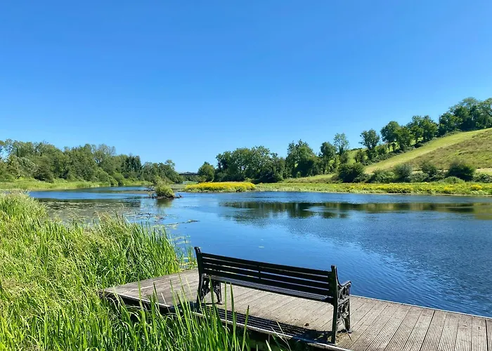 Kemping Luxury Waterfront Retreat I Private Sauna & Hot Tub Belturbet