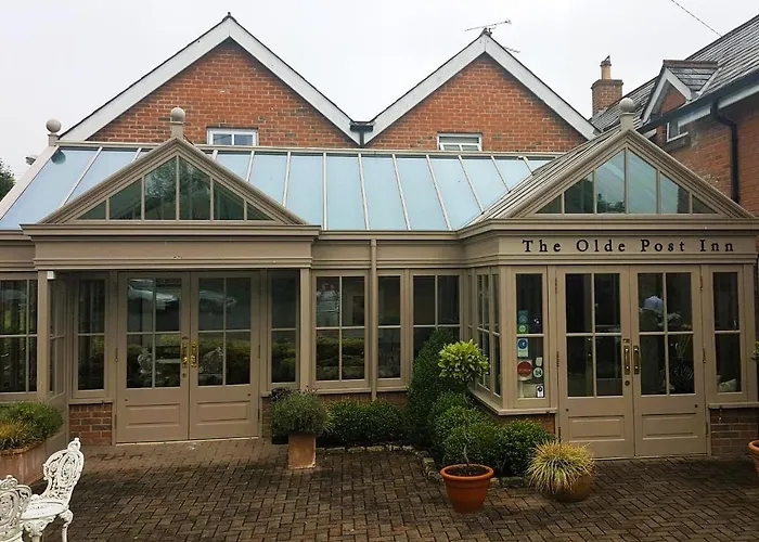 Kemping Luxury Waterfront Retreat I Private Sauna & Hot Tub