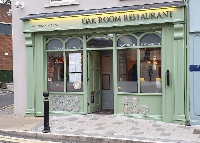 Kemping Luxury Waterfront Retreat I Private Sauna & Hot Tub