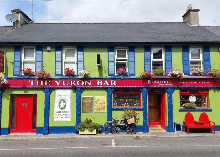 Kemping Luxury Waterfront Retreat I Private Sauna & Hot Tub