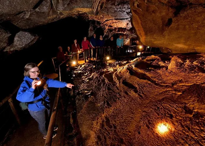 Kemping Luxury Waterfront Retreat I Private Sauna & Hot Tub