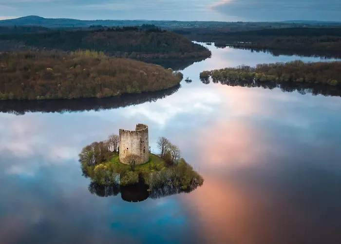 Luxury Waterfront Retreat I Private Sauna & Hot Tub Kemping Belturbet