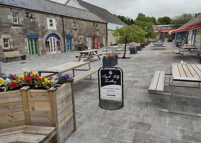 Luxury Waterfront Retreat I Private Sauna & Hot Tub